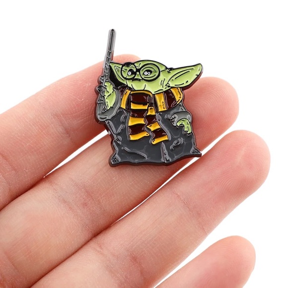 Gryffindor Yoda Enamel Pin Star Wars Harry Potter Jedi Ultimate Movie Fan Badge - Picture 5 of 8
